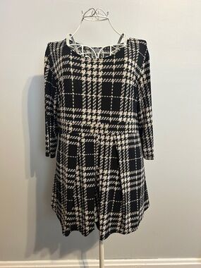 LaClef Black and Cream Geometric Print Tunic